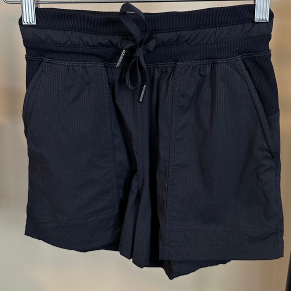 Lululemon Dance Studio High Rise Short 3.5" - Picture 2 of 4